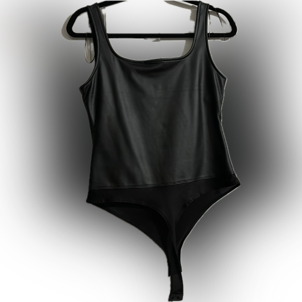 💋NWT💋Leather Bodysuit💋Perfect for any Halloween Custom💋💋💋